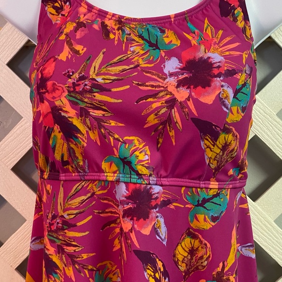 Denim & Co Beach Handkerchief Hem Tankini & Biker Shorts Fuschia Tropic Size 10 - Picture 5 of 5